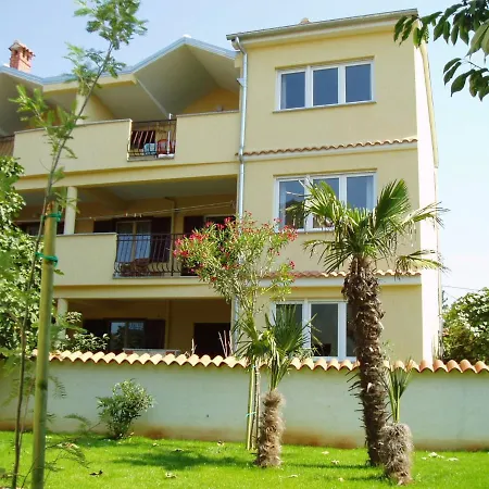Apartment Nina *
