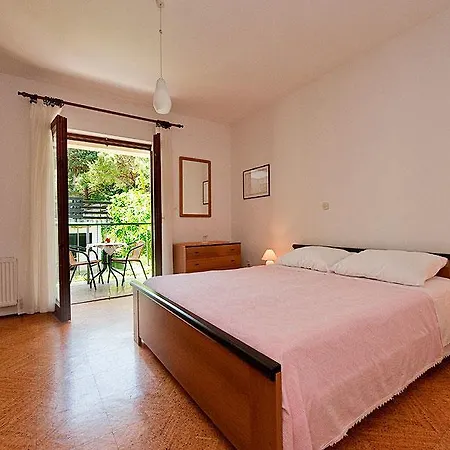 1054 Guest house