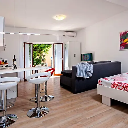 1054 Rovinj